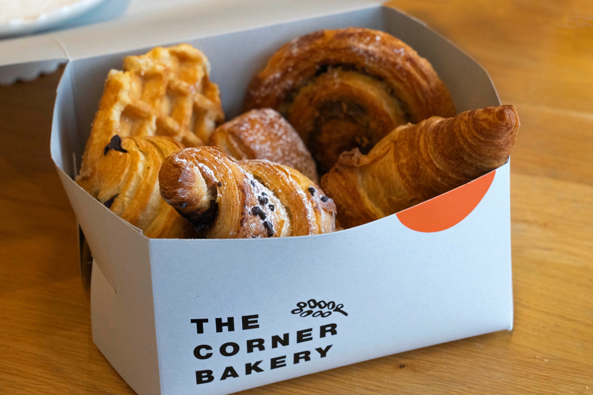 BREAKFAST IN BED Pastry Box